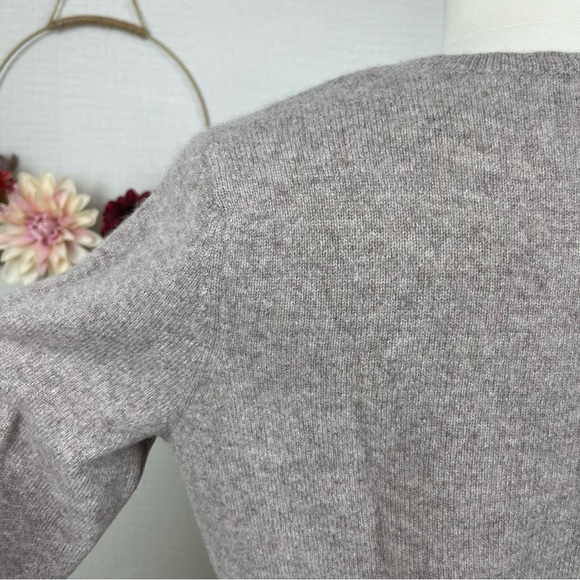 C by Bloomingdales 100% 2 Ply Cashmere V-neck Soft Cozy Sweater Medium - Picture 7 of 16